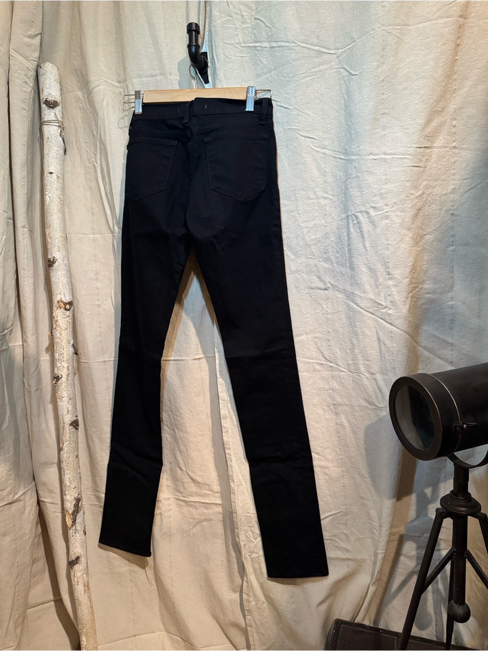 J Brand "Jett" Low-Rise Skinny Jeans Black - Size 25